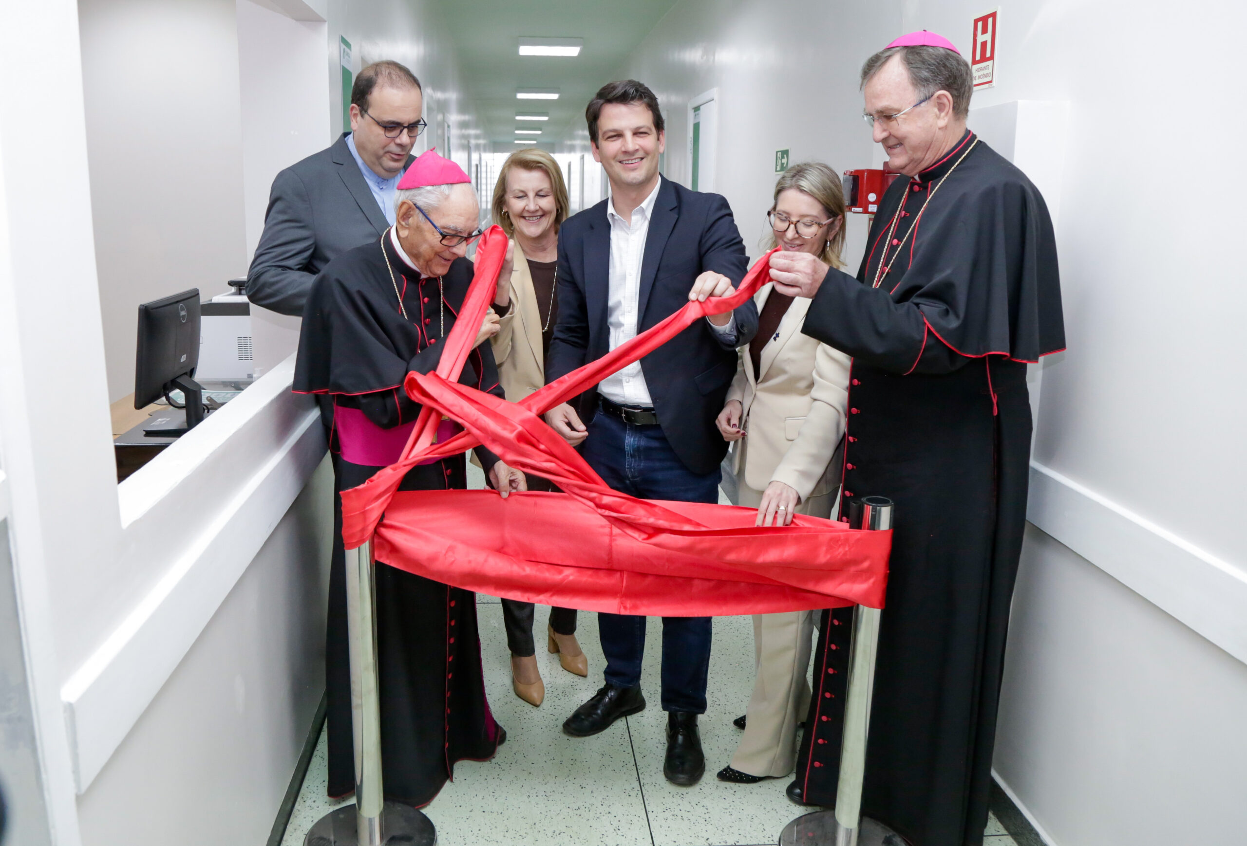 Quase 5 mil atendimentos mês; Uniica celebra 1 ano de amplicação de atendimento SUS Curitibano