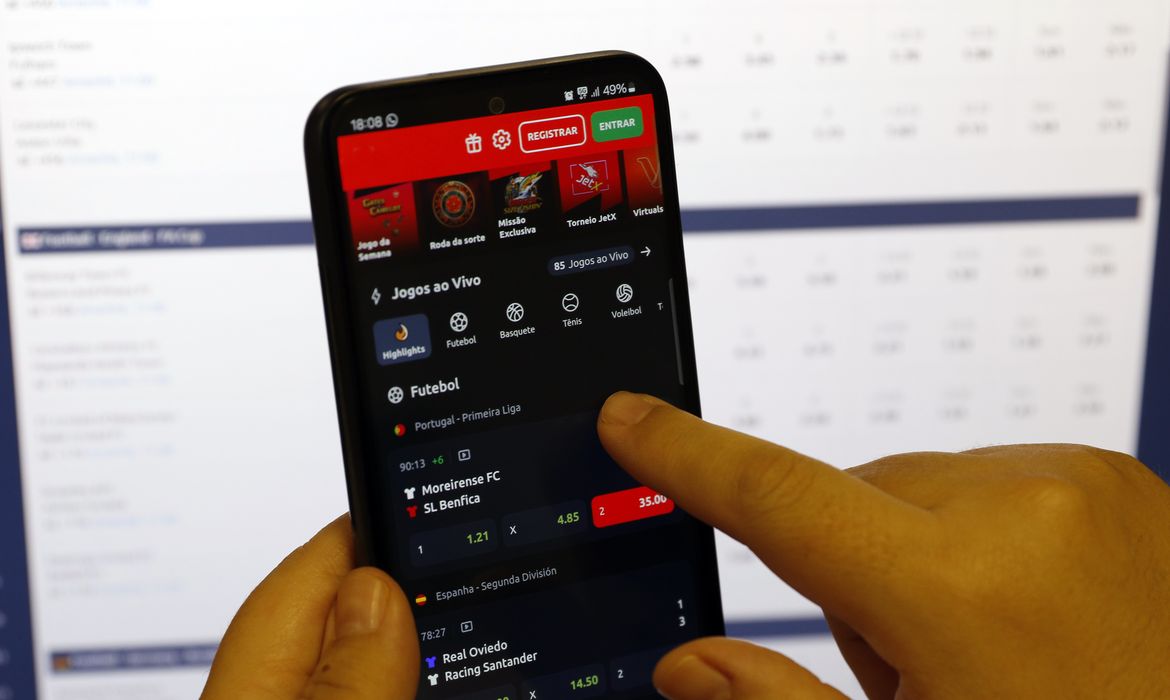 Campanha alerta sobre os riscos das apostas online; Uniica tem suporte à saúde mental 